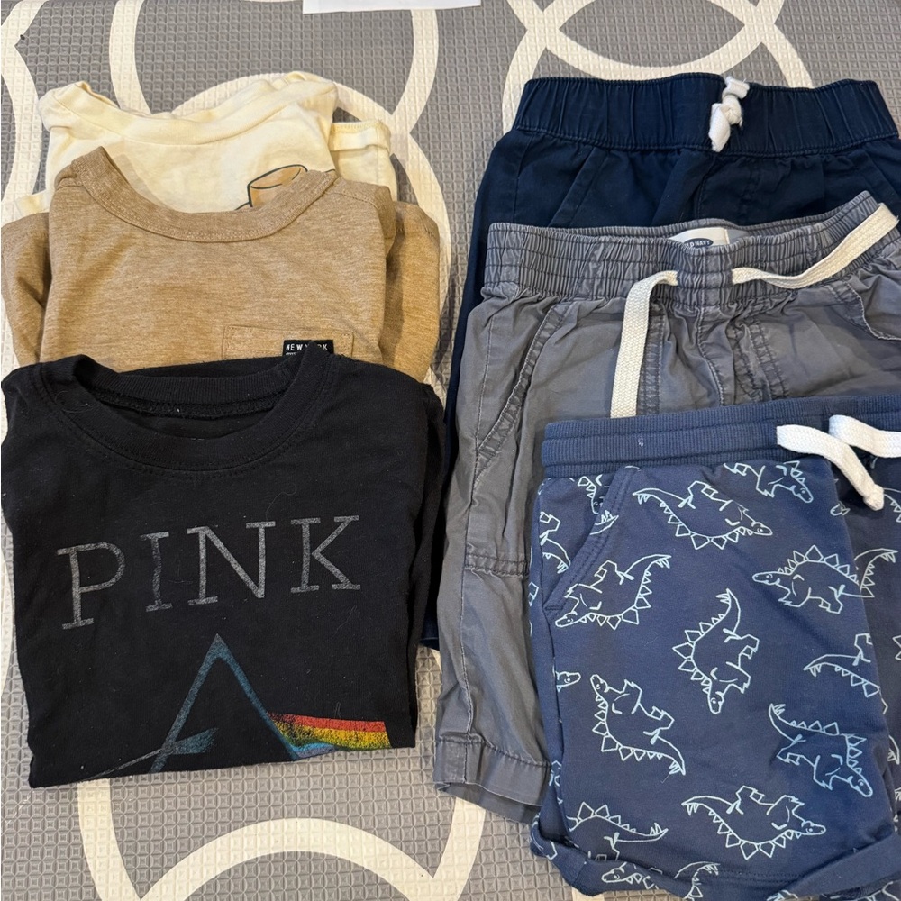 4T T-shirt and shorts bundle for boys  Toy Story, H&M, Pink Floyd